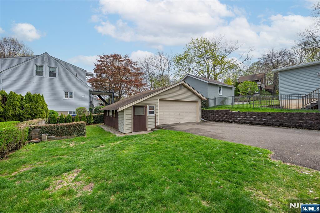 11 Oak Grove Road, Caldwell, NJ, 07006