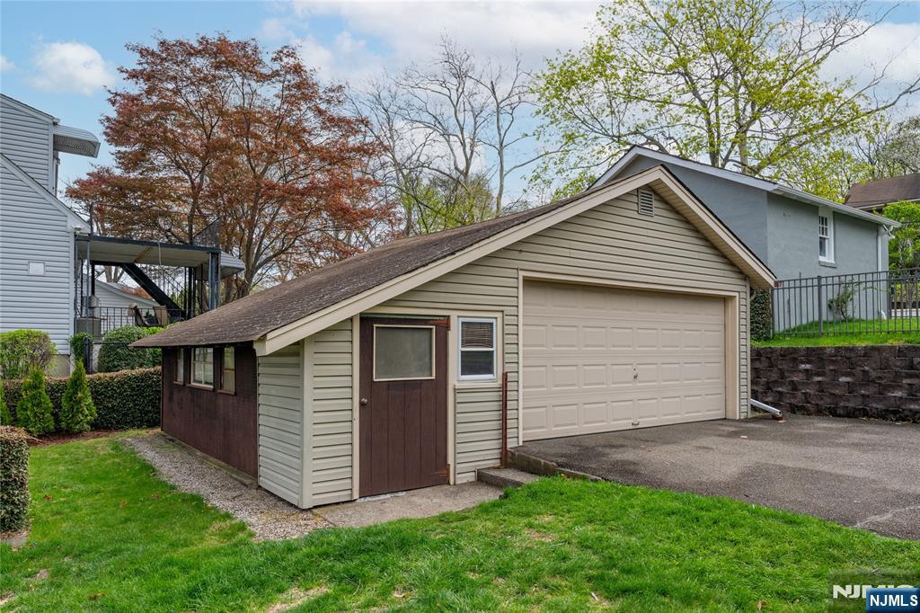 11 Oak Grove Road, Caldwell, NJ, 07006