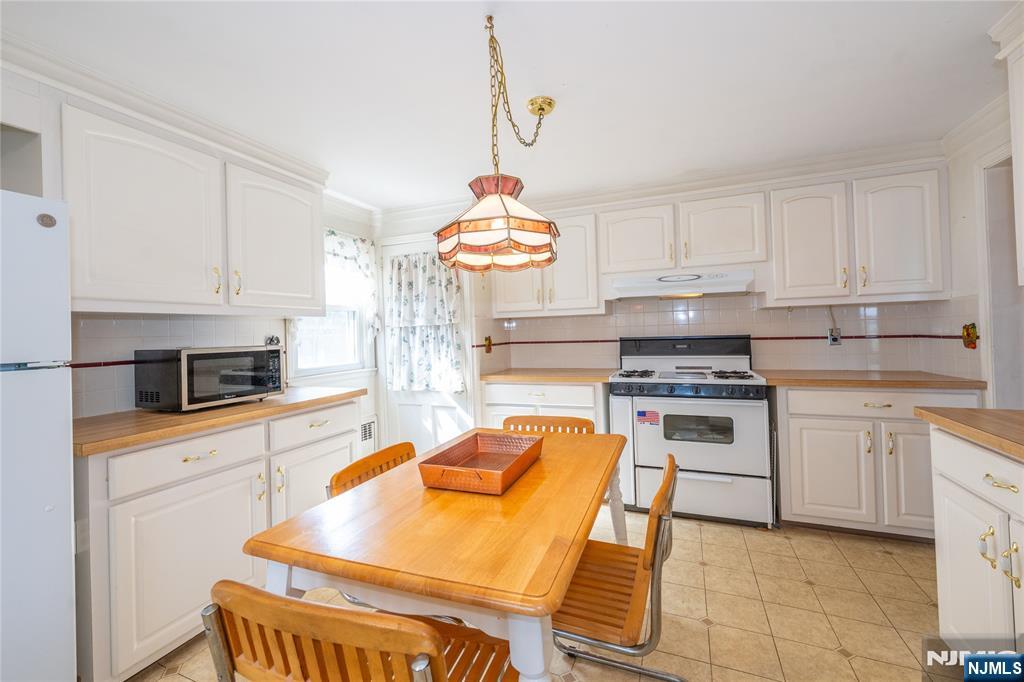 11 Oak Grove Road, Caldwell, NJ, 07006