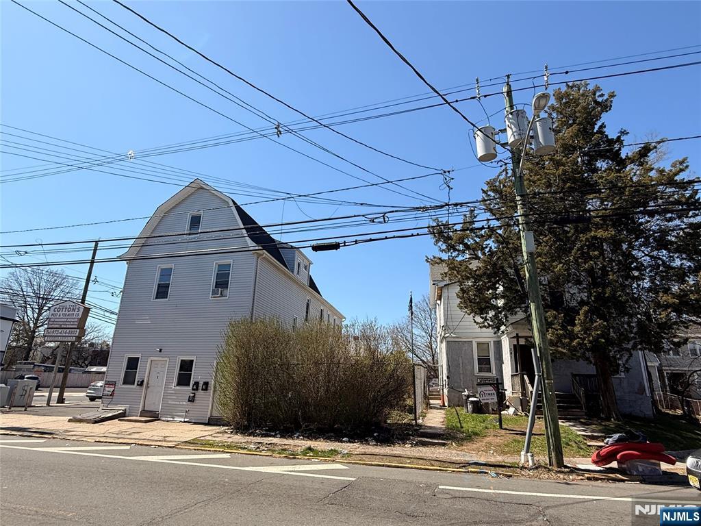 335 Myrtle Avenue - Photo 2