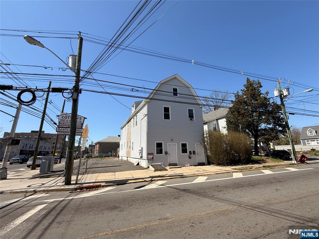 335 Myrtle Avenue - Photo 3