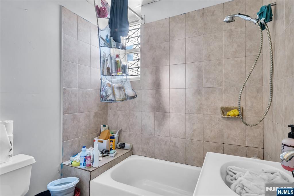 61 Victoria Avenue - Photo 2