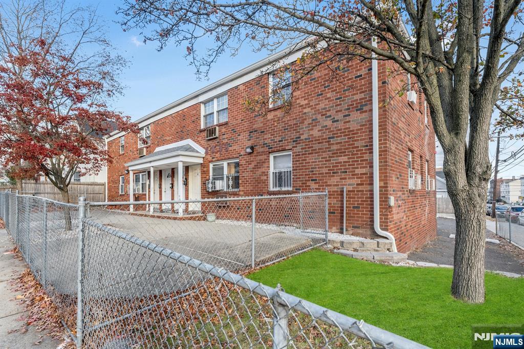 106 S 13Th St, Newark City, NJ, 07107-1012