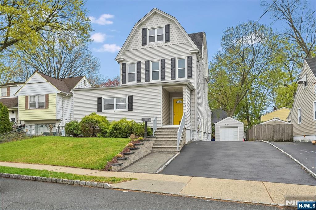 135 Cresskill Ave, Dumont, NJ 07628
