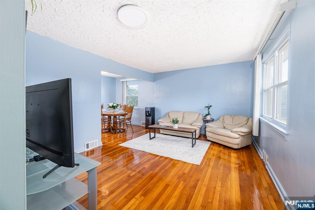 40 South Drive - Photo 2