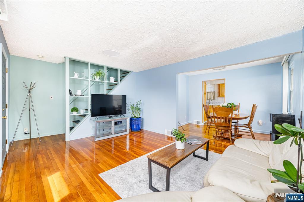 40 South Drive - Photo 3