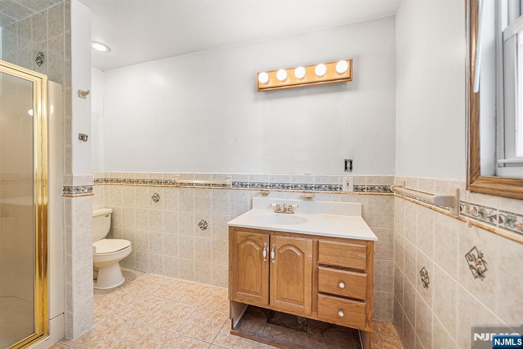 253 Maplewood Avenue, Bogota, NJ, 07603