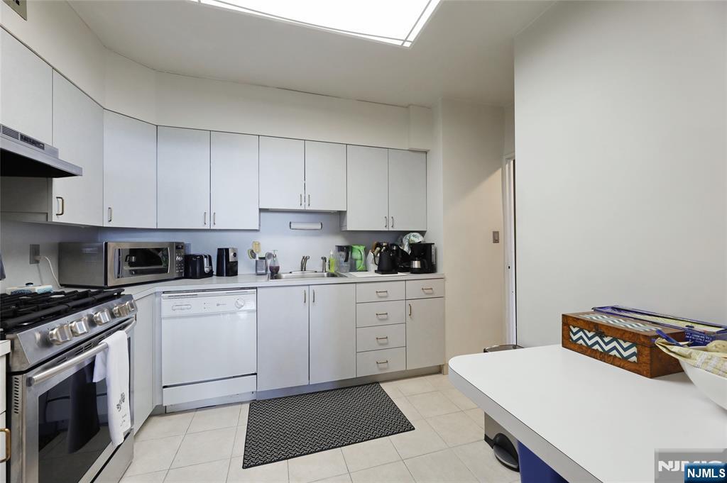 6 Horizon #2106, Fort Lee, NJ 07024
