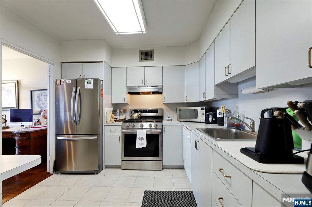 6 Horizon #2106, Fort Lee, NJ 07024
