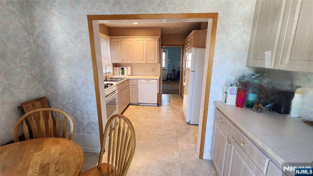 331 Sherman Avenue - Photo 4