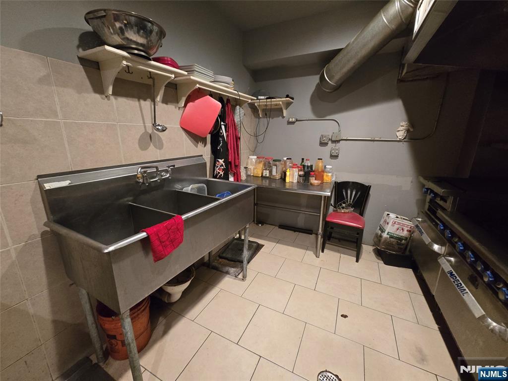 415-417 Halsey Street — photo 9