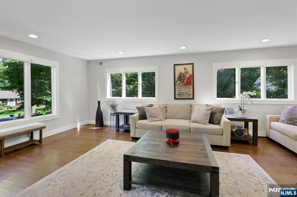 962 Pines Terrace - Photo 2