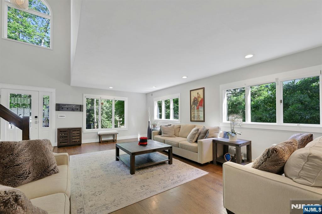 962 Pines Terrace - Photo 3