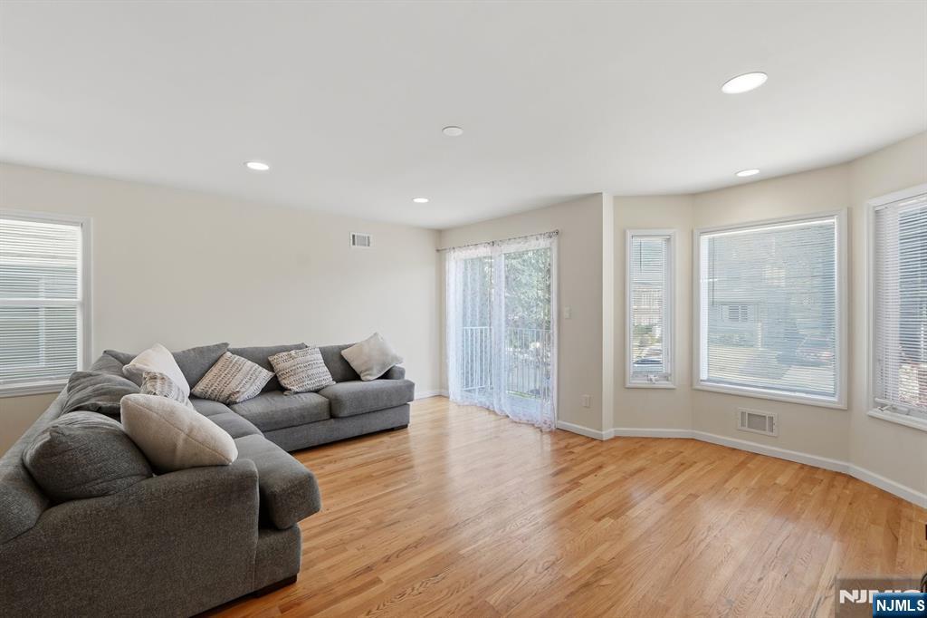 433 Linden - Photo 4