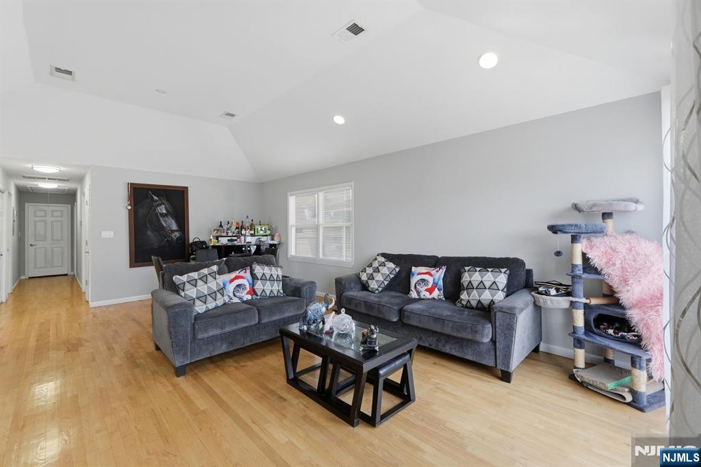 433 Linden - Photo 5