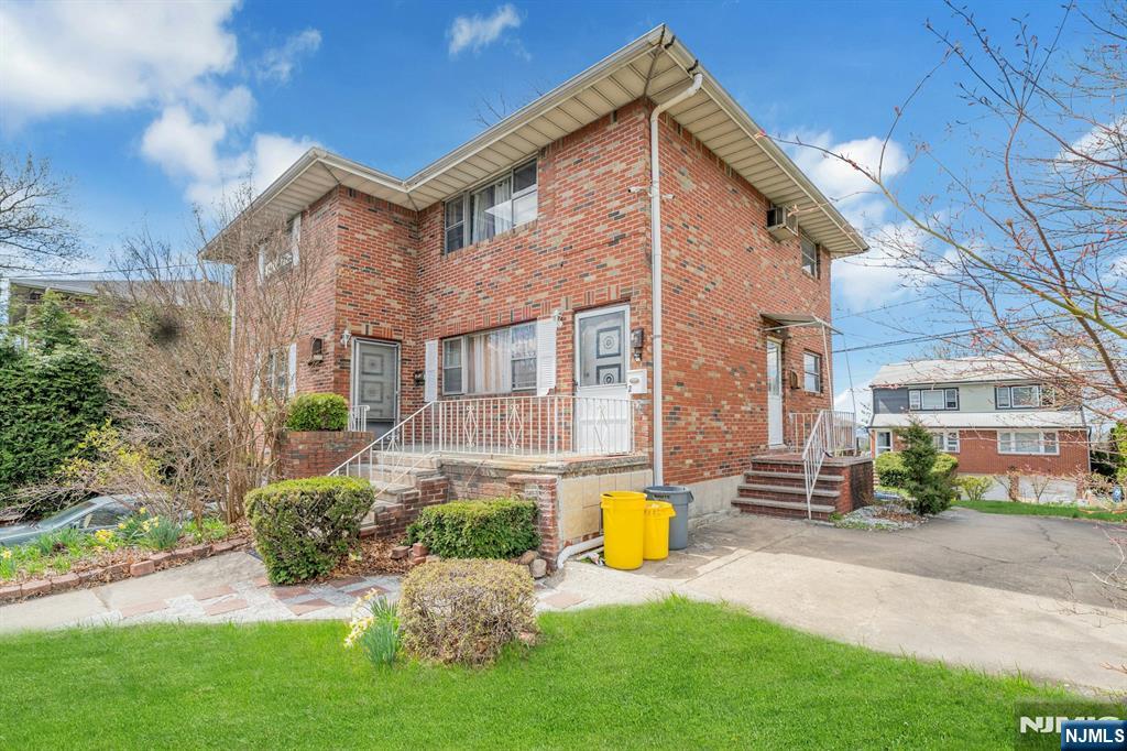 439 Bergen Boulevard - Photo 2