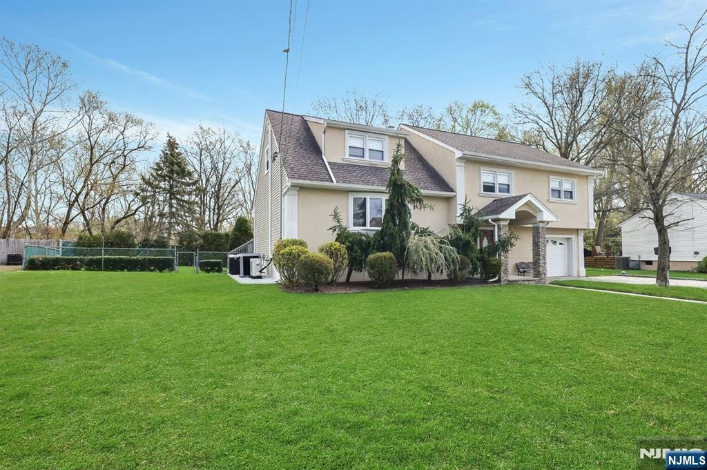 9-09 Elaine Terrace - Photo 4