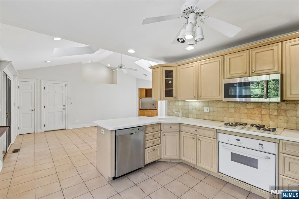 162 Anderson Avenue — photo 13
