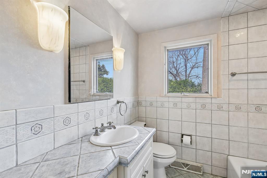 162 Anderson Avenue — photo 34