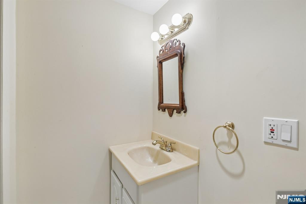 162 Anderson Avenue — photo 38