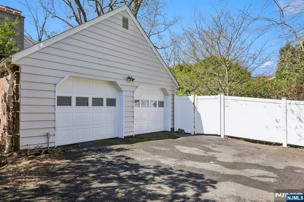 162 Anderson Avenue — photo 39