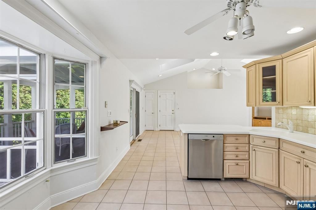 162 Anderson Avenue — photo 10