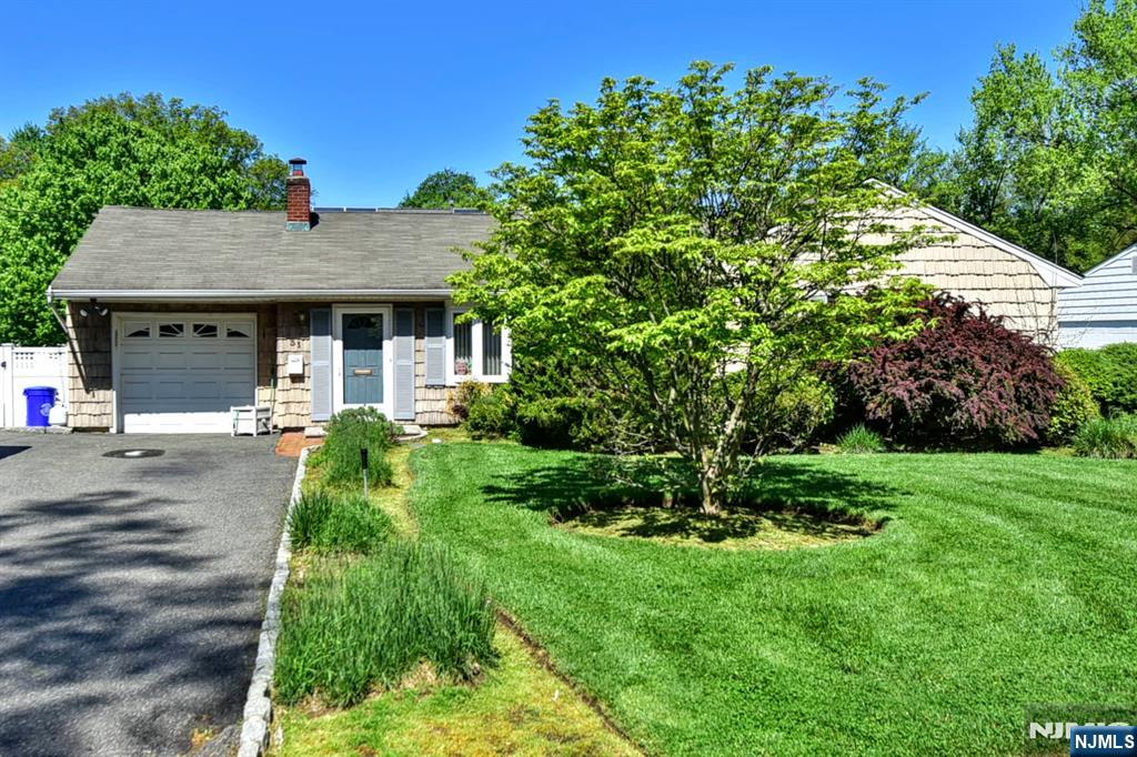 31 Susan Avenue - Photo 2