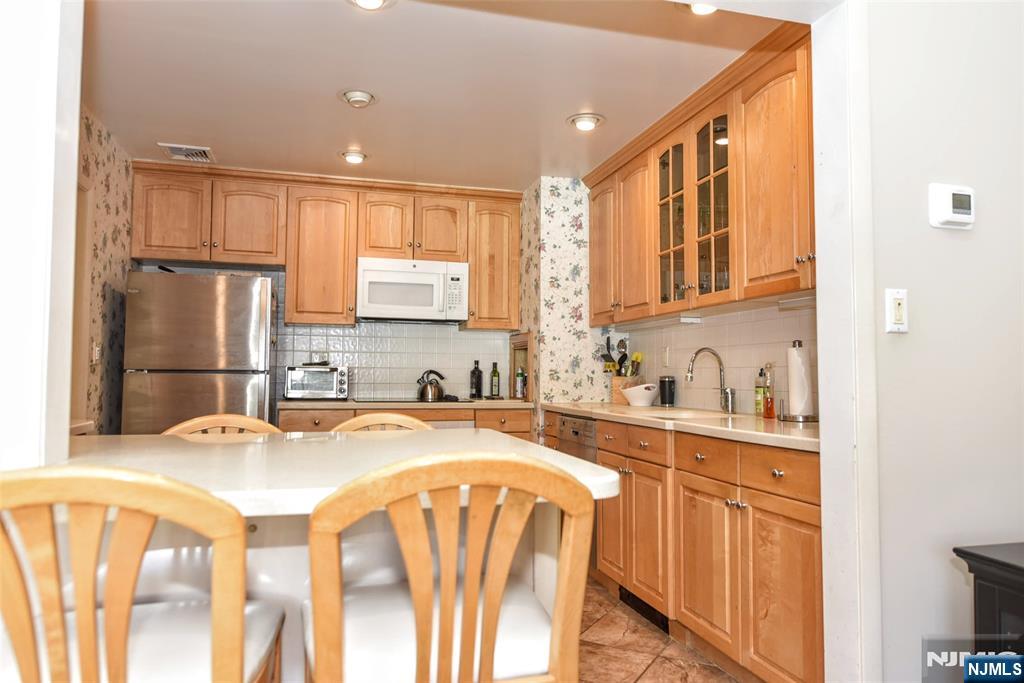 31 Susan Avenue, Midland Park, NJ 07432 Listing Photo  12