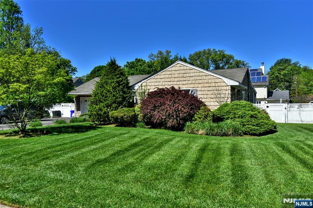 31 Susan Avenue - Photo 3