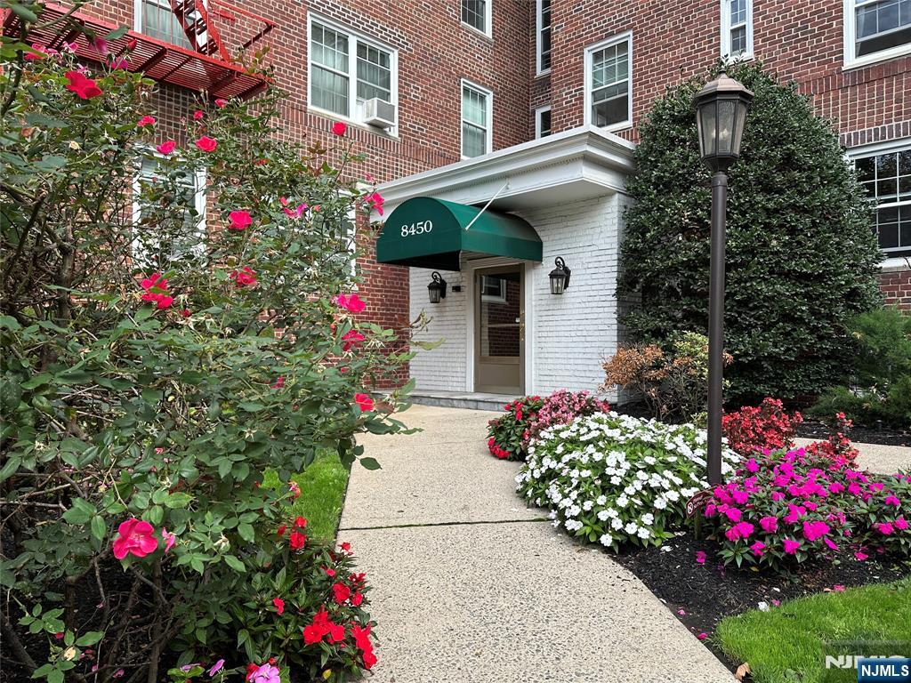 8450 Boulevard East 1F - Photo 2