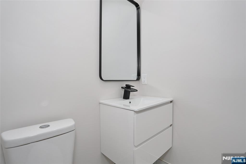 592 Fermery Drive, New Milford, NJ 07646 Listing Photo  28