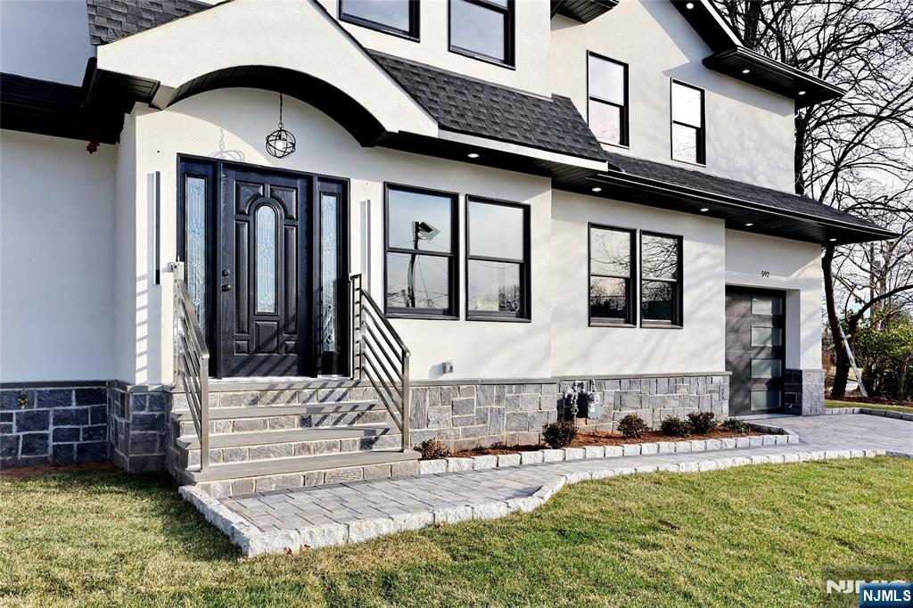 592 Fermery Drive - Photo 4