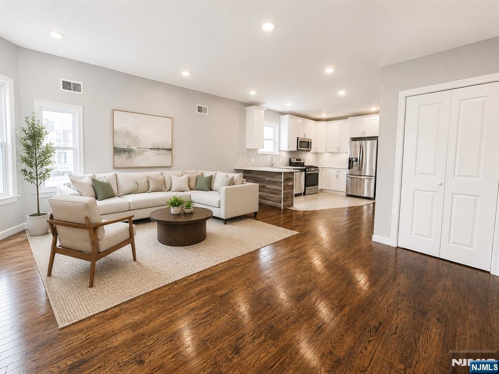 90 Hoyt Street 1 - Photo 2