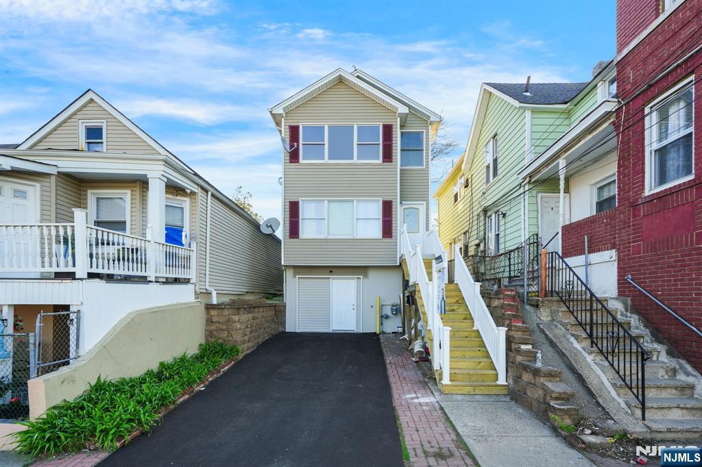 50 Albion Avenue - Photo 1