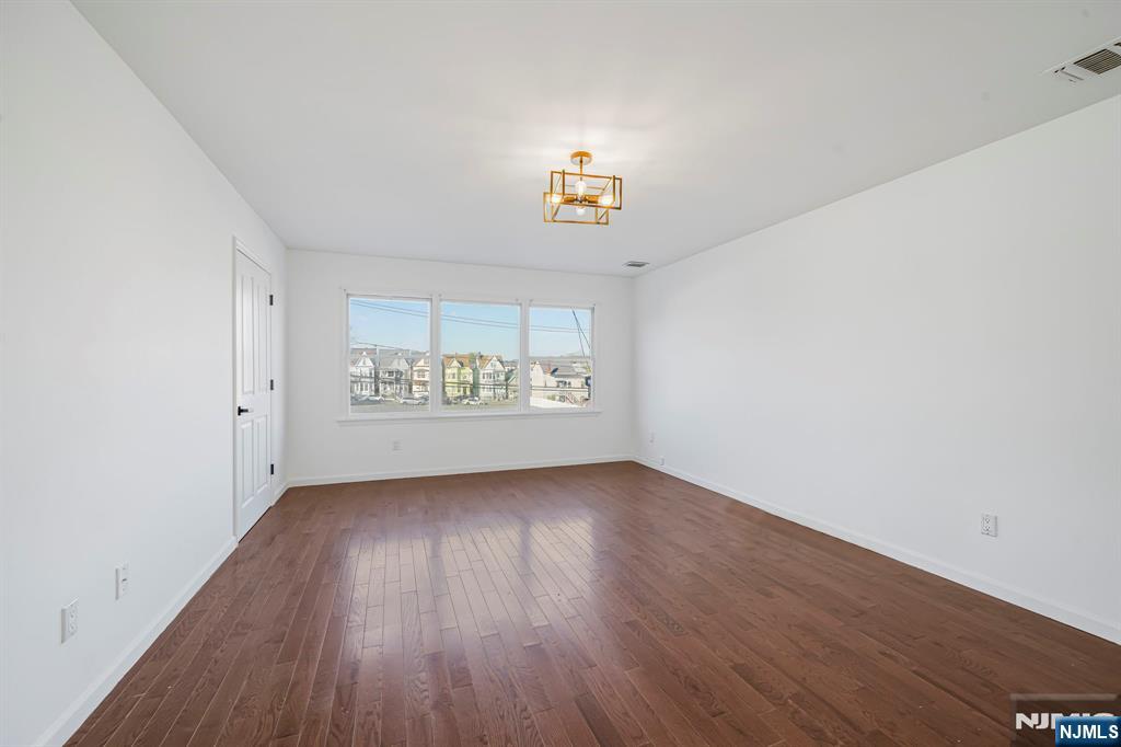 50 Albion Avenue - Photo 2