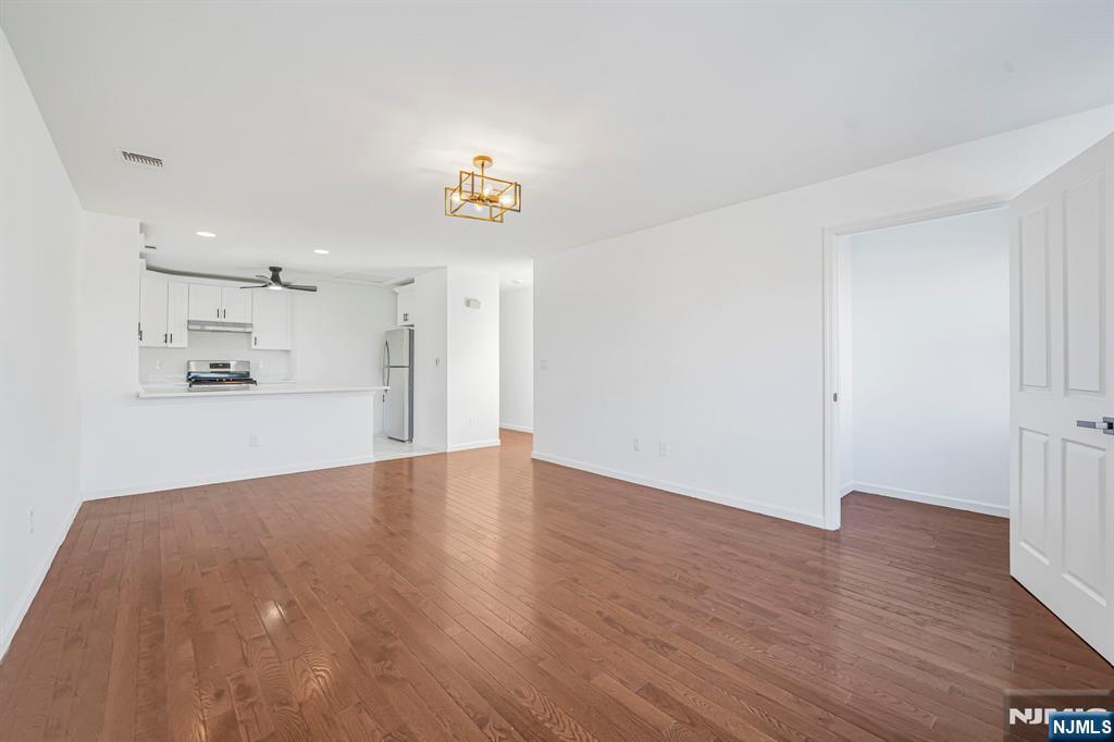 50 Albion Avenue - Photo 3