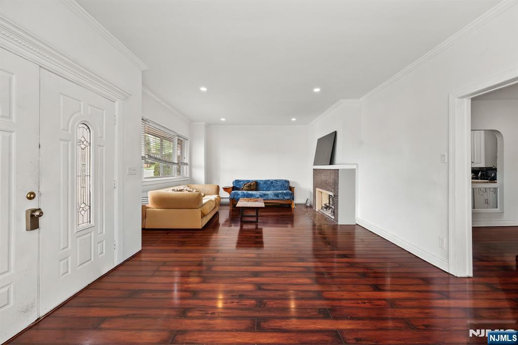 334 Brook Avenue - Photo 3