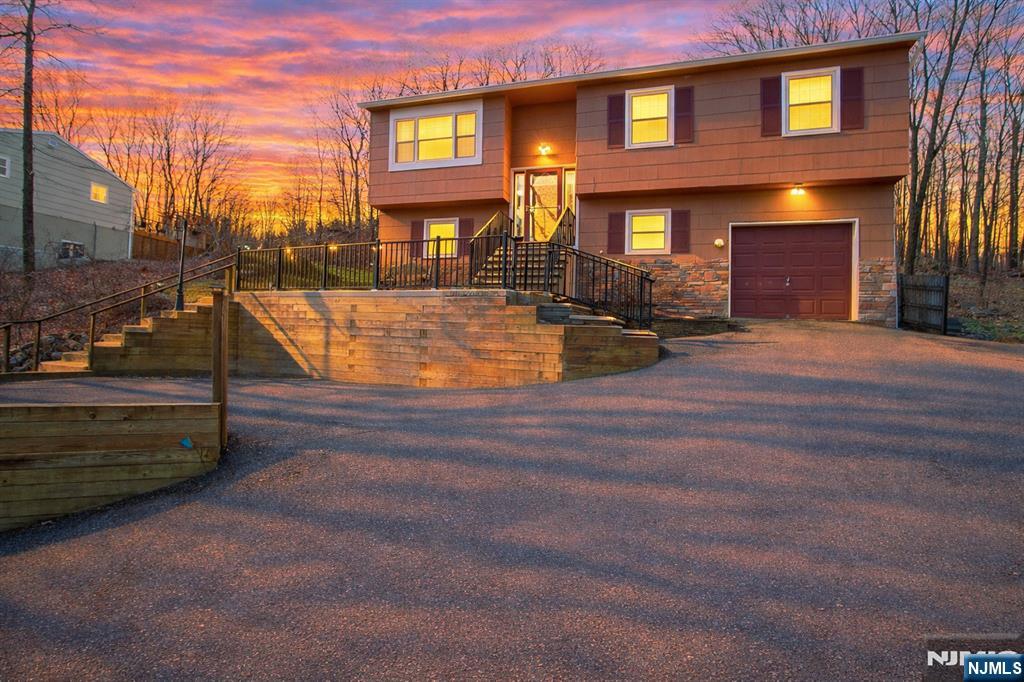 142 Valley View Drive - Photo 1