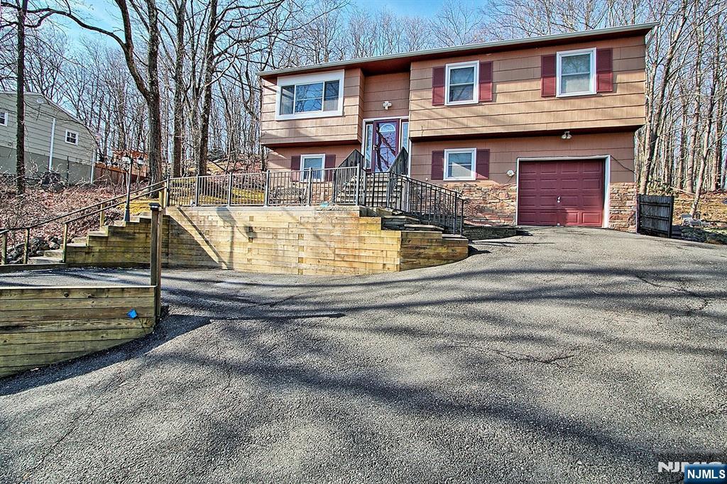 142 Valley View Drive - Photo 2