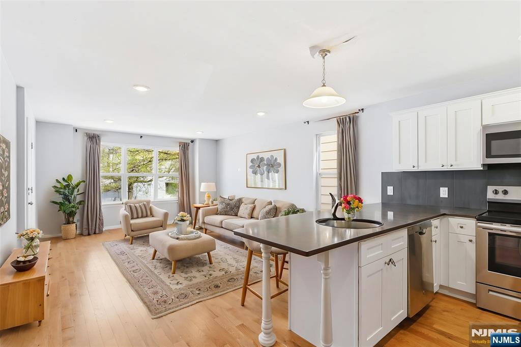 262 2nd Avenue - Photo 4