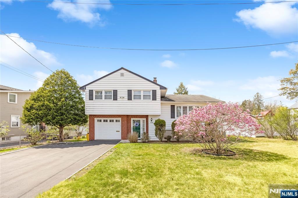 1150 Roosevelt Avenue - Photo 2