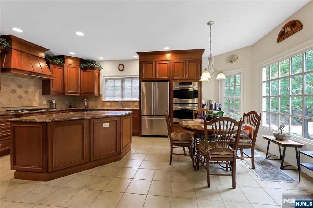 22 Meadow Lake Drive, Mahwah, NJ, 07430