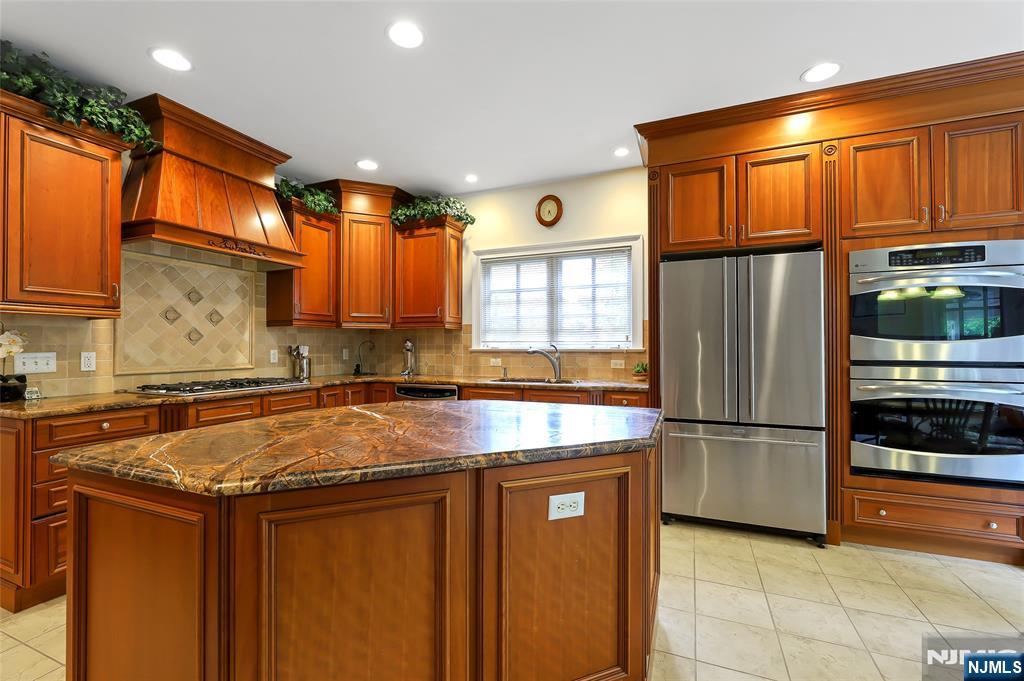 22 Meadow Lake Drive, Mahwah, NJ, 07430
