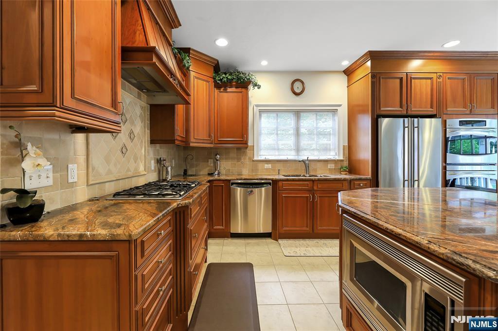 22 Meadow Lake Drive, Mahwah, NJ, 07430