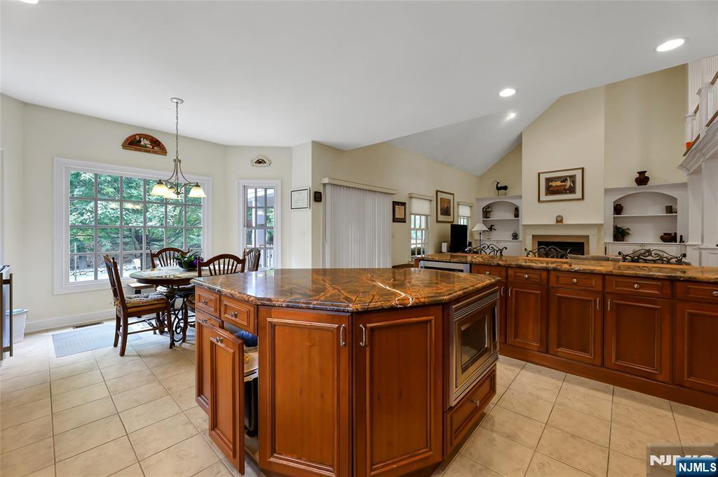 22 Meadow Lake Drive, Mahwah, NJ, 07430