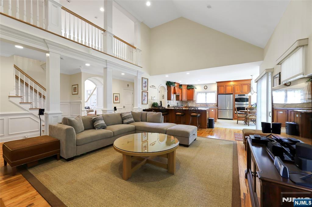 22 Meadow Lake Drive, Mahwah, NJ, 07430