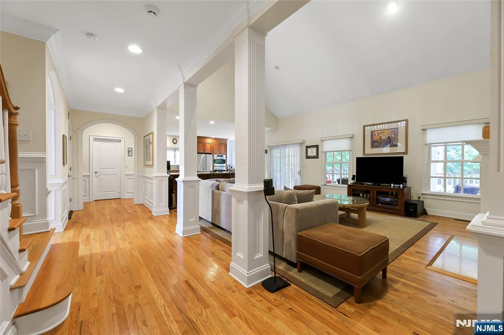 22 Meadow Lake Drive, Mahwah, NJ, 07430