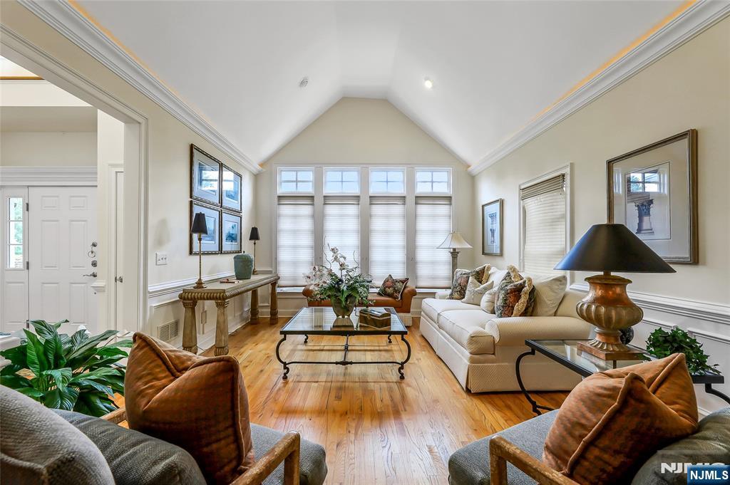 22 Meadow Lake Drive, Mahwah, NJ, 07430