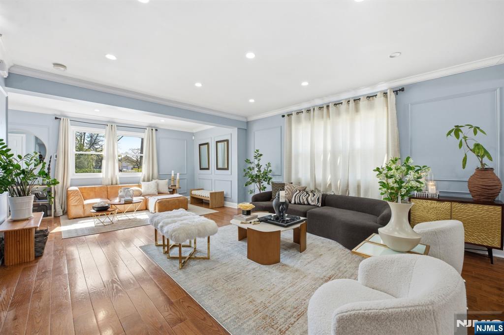 301 Roosevelt Avenue - Photo 1