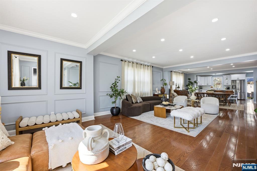 301 Roosevelt Avenue - Photo 3